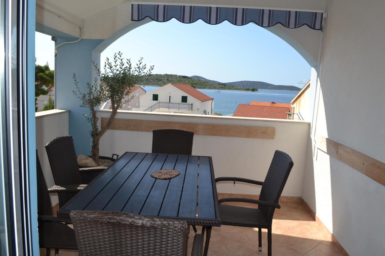 Apartment Lucija Srima
